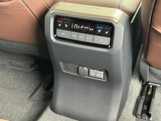 ランドクルーザー２５０ ＺＸファーストエディション　ブラウン内装　丸目ヘッドランプ　１２．３型ＪＢＬコネクトナビ　シートヒーター＆ベンチレーション　デジタルミラー　ヘッドアップディスプレイ　電動格納サードシート　置くだけ充電　ドラレコ前後　純正１８ＡＷ（40枚目）