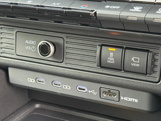 ランドクルーザー２５０ ＺＸファーストエディション　ブラウン内装　丸目ヘッドランプ　１２．３型ＪＢＬコネクトナビ　シートヒーター＆ベンチレーション　デジタルミラー　ヘッドアップディスプレイ　電動格納サードシート　置くだけ充電　ドラレコ前後　純正１８ＡＷ（63枚目）