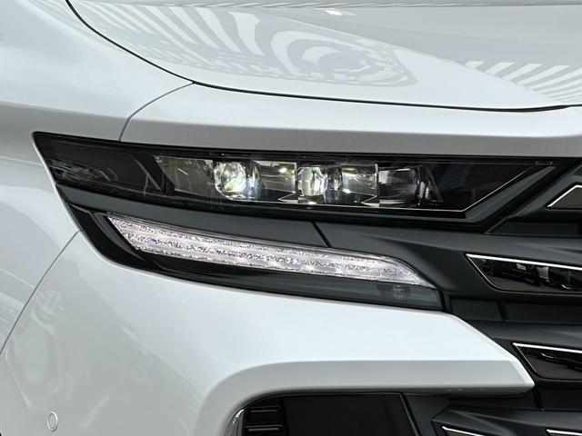 純正ＬＥＤヘッドライトは暗い夜道でも視認性が高く安心です。デイライト付きで昼間でもお洒落な演出付きです。