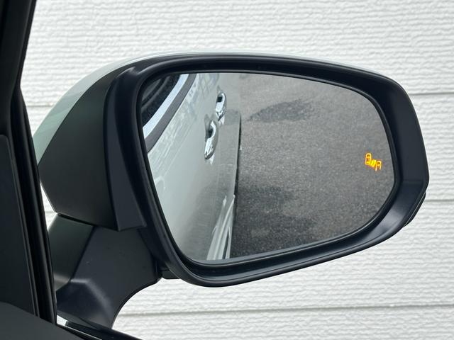 ブラインドスポットモニターで車線変更時に車両接近をお知らせ致します。