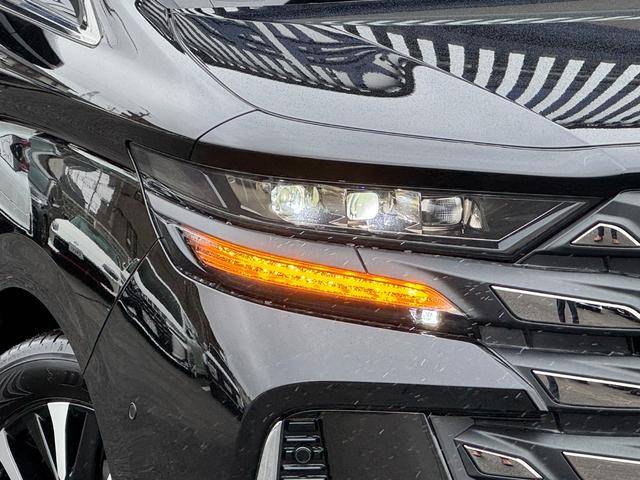 純正ＬＥＤヘッドライトは暗い夜道でも視認性が高く安心です。デイライト付きで昼間でもお洒落な演出付きです。