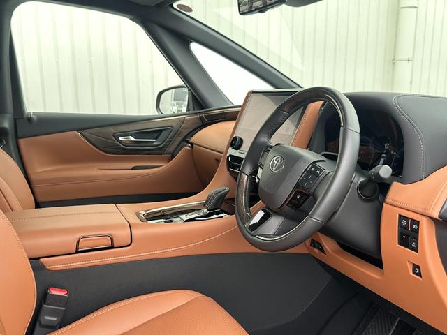 高品質でデザイン性の高いシート。シートヒーター、ベンチレーションシートは標準装備です。