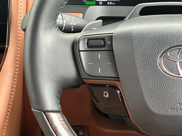 ステアリングスイッチでオーディオ、インフォメーションディスプレイの操作が可能です。