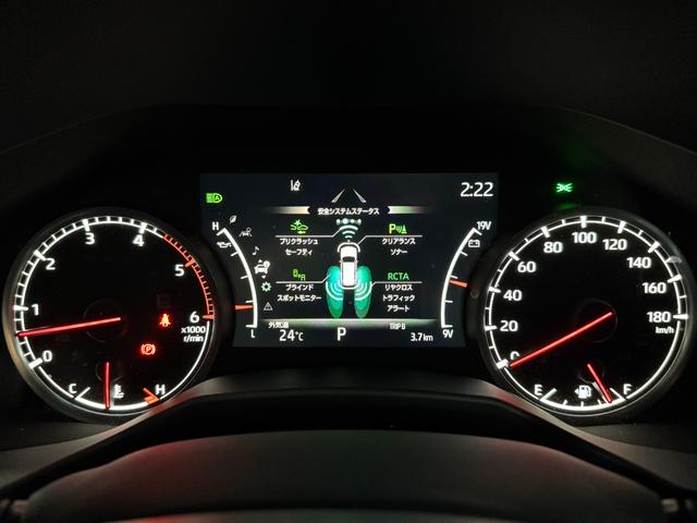 視認性の高いスピードメーターです。マルチインフォメーションディスプレイで燃費から安全装置の作動状況がご確認頂けます。