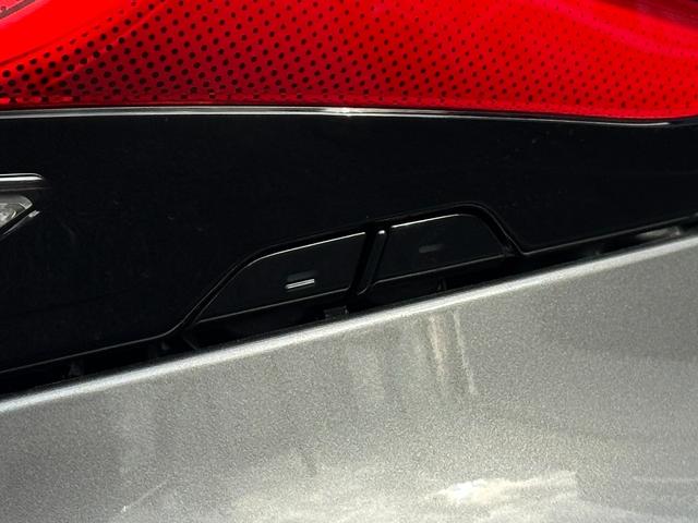 ヴェルファイアハイブリッド Ｚ　プレミア　内装ブラウン　１４型コネクトナビ　左右独立ムーンルーフ　デジタルミラー　トヨタチームメイト　ユニバーサルステップ　シートベンチレーション＆ヒーター　ＢＳＭ　ＨＵＤ　ＡＣ１５００Ｗ　純正１９インチＡＷ（30枚目）