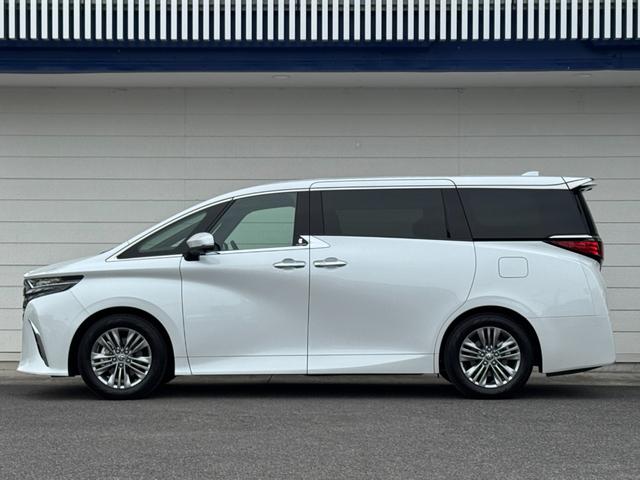 １３．２型後席モニター　左右独立ムーンルーフ　ユニバーサルステップ　デジタルインナーミラー　カラーヘッドアップディスプレイ　トヨタチームメイト　アドバンスパーク　パノラミックビュー　１４型コネクトナビ