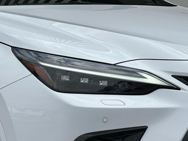 NX NX350h Fスポーツ 内装レッド オレンジキャリパー パノラマルーフ 14型コネクトナビ 内蔵型ドラレコ前後 デジタルインナーミラー シートクーラー&ヒーター 置くだけ充電 BSM HUD AC100V 純正20インチAW(16枚目)