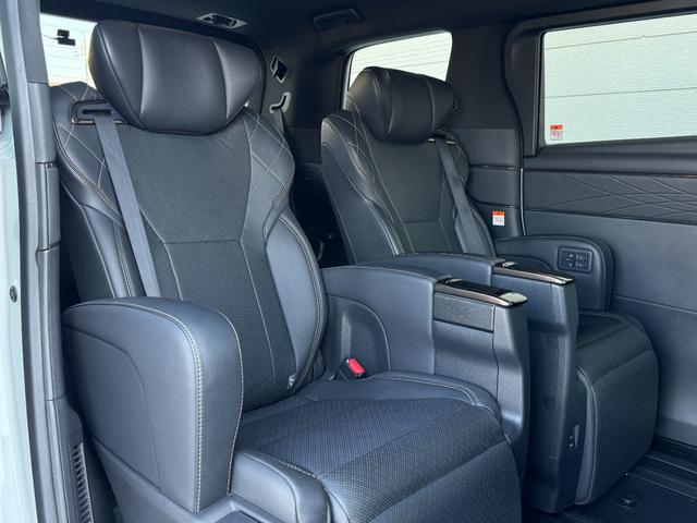 ヴェルファイアハイブリッド Ｚ　プレミア　内装ブラック　１４型コネクトナビ　デジタルインナーミラー　１３．２型後席モニター　左右独立ムーンルーフ　ヘッドアップディスプレイ　アドバンスパーク　シートヒーター＆クーラー　置くだけ充電　純正１９ＡＷ（35枚目）