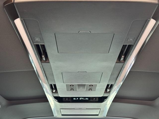 ヴェルファイアハイブリッド Ｚ　プレミア　内装ブラック　１４型コネクトナビ　デジタルインナーミラー　１３．２型後席モニター　左右独立ムーンルーフ　ヘッドアップディスプレイ　アドバンスパーク　シートヒーター＆クーラー　置くだけ充電　純正１９ＡＷ（67枚目）