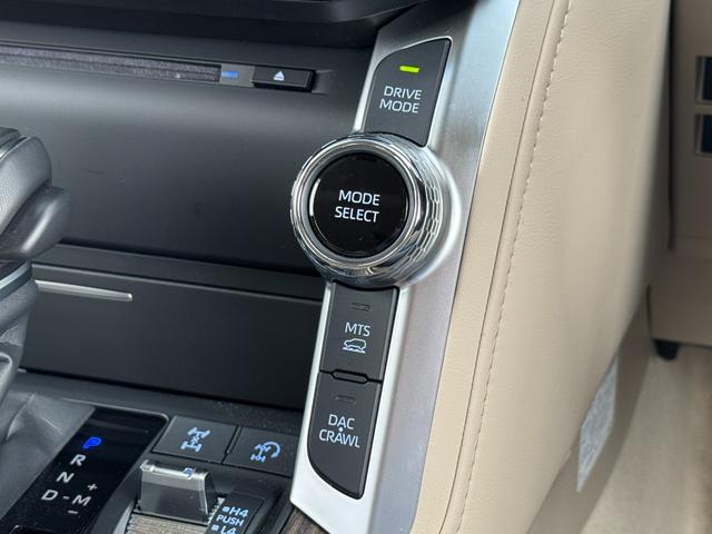 ランドクルーザー ZX クールBOX搭載 リアエンターテインメントシステム モデリスタエアロキット 寒冷地仕様 JBLプレミアムサウンドシステム 電動リアデフロック 空気圧警報システム ブラックルーフレール ディーゼルターボ(56枚目)