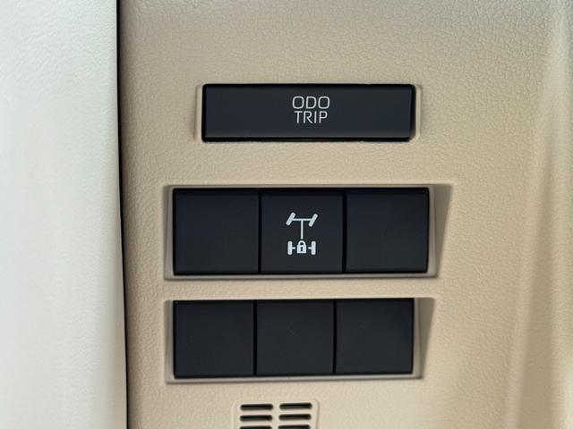 ランドクルーザー ZX モデリスタエアロ+リヤスポイラー 12.3型JBLコネクトナビ リヤエンター クールBOX 電動リヤデフロック 12.3TFTカラーメーター ブラックルーフレール 電動格納式サードシート 純正18AW(67枚目)