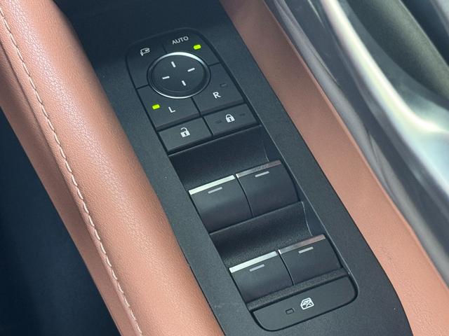 ヴェルファイアハイブリッド Ｚ　プレミア　内装ブラウン　ＧＲエアロ＋マフラー　デジタルミラー　後席フリップダウンモニター　左右独立ムーンルーフ　ヘッドアップディスプレイ　トヨタチームメイト　シートヒーター＆クーラー　置くだけ充電　純正１９ＡＷ（60枚目）