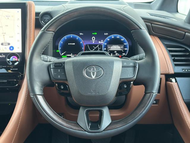 ヴェルファイアハイブリッド Ｚ　プレミア　内装ブラウン　１４型コネクトナビ　左右独立ムーンルーフ　デジタルミラー　トヨタチームメイト　ユニバーサルステップ　シートベンチレーション＆ヒーター　ＢＳＭ　ＨＵＤ　ＡＣ１５００Ｗ　純正１９インチＡＷ（50枚目）