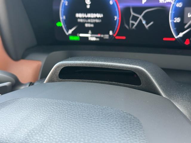 ヴェルファイアハイブリッド Ｚ　プレミア　内装ブラウン　１４型コネクトナビ　左右独立ムーンルーフ　デジタルミラー　トヨタチームメイト　ユニバーサルステップ　シートベンチレーション＆ヒーター　ＢＳＭ　ＨＵＤ　ＡＣ１５００Ｗ　純正１９インチＡＷ（54枚目）