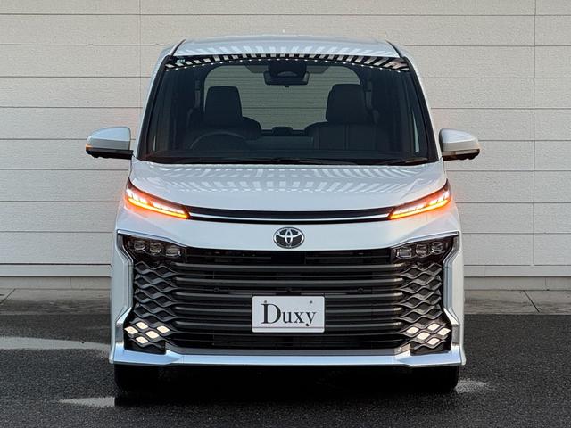 ヴォクシー 　改良モデル　１０．５型コネクトナビ　３眼ＬＥＤヘッドライト　快適利便パッケージＨｉ　トヨタチームメイト　アドバンストパーク　デジタルインナーミラー　後席シートヒーター　純正１７インチＡＷ（6枚目）