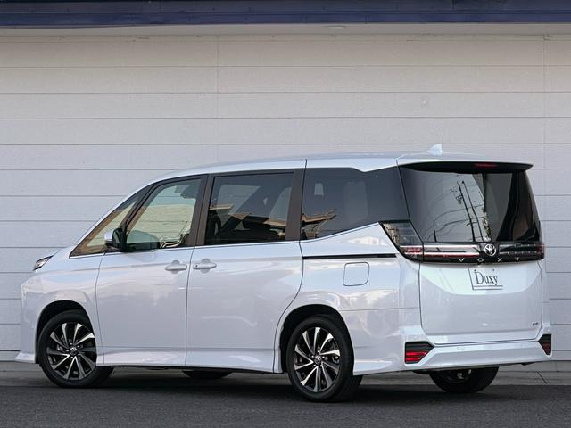 ヴォクシー 　改良モデル　１０．５型コネクトナビ　３眼ＬＥＤヘッドライト　快適利便パッケージＨｉ　トヨタチームメイト　アドバンストパーク　デジタルインナーミラー　後席シートヒーター　純正１７インチＡＷ（12枚目）