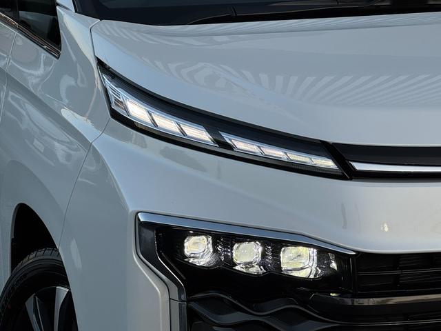 ヴォクシー 　改良モデル　１０．５型コネクトナビ　３眼ＬＥＤヘッドライト　快適利便パッケージＨｉ　トヨタチームメイト　アドバンストパーク　デジタルインナーミラー　後席シートヒーター　純正１７インチＡＷ（16枚目）