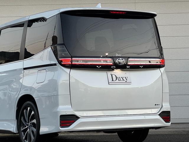 ヴォクシー 　改良モデル　１０．５型コネクトナビ　３眼ＬＥＤヘッドライト　快適利便パッケージＨｉ　トヨタチームメイト　アドバンストパーク　デジタルインナーミラー　後席シートヒーター　純正１７インチＡＷ（21枚目）