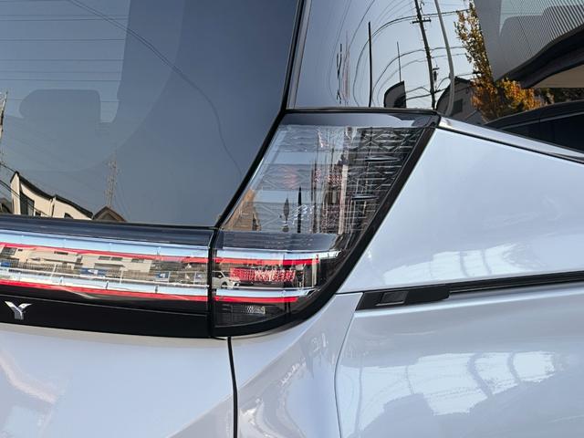 ヴォクシー 　改良モデル　１０．５型コネクトナビ　３眼ＬＥＤヘッドライト　快適利便パッケージＨｉ　トヨタチームメイト　アドバンストパーク　デジタルインナーミラー　後席シートヒーター　純正１７インチＡＷ（22枚目）