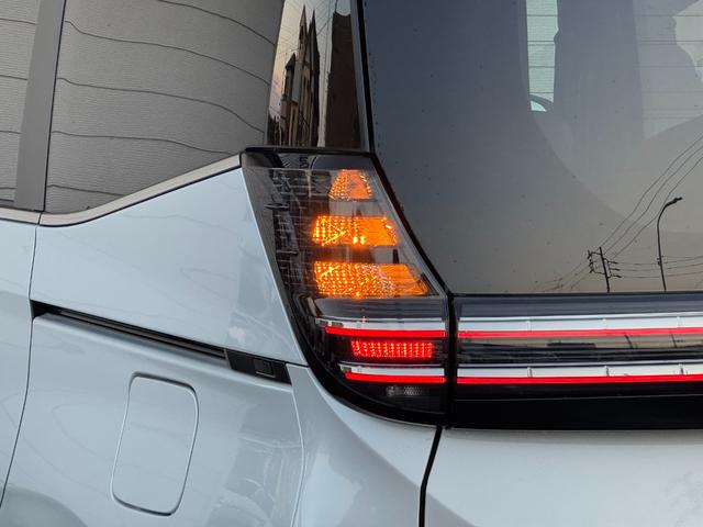 ヴォクシー 　改良モデル　１０．５型コネクトナビ　３眼ＬＥＤヘッドライト　快適利便パッケージＨｉ　トヨタチームメイト　アドバンストパーク　デジタルインナーミラー　後席シートヒーター　純正１７インチＡＷ（23枚目）