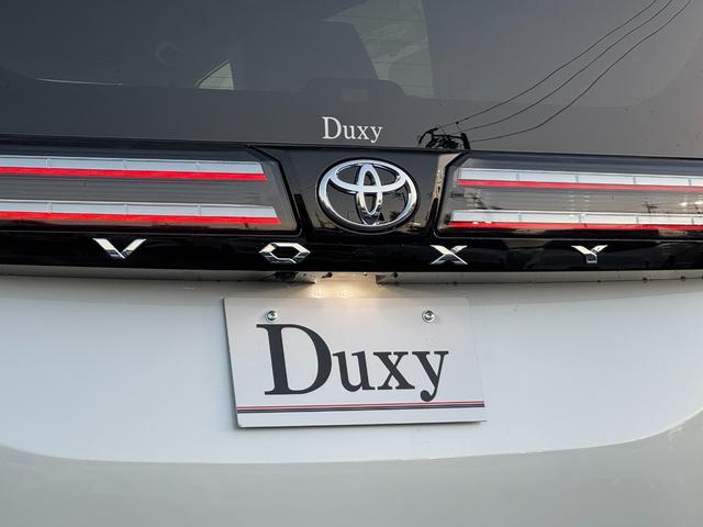 ヴォクシー 　改良モデル　１０．５型コネクトナビ　３眼ＬＥＤヘッドライト　快適利便パッケージＨｉ　トヨタチームメイト　アドバンストパーク　デジタルインナーミラー　後席シートヒーター　純正１７インチＡＷ（24枚目）