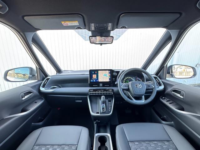 ヴォクシー 　改良モデル　１０．５型コネクトナビ　３眼ＬＥＤヘッドライト　快適利便パッケージＨｉ　トヨタチームメイト　アドバンストパーク　デジタルインナーミラー　後席シートヒーター　純正１７インチＡＷ（28枚目）