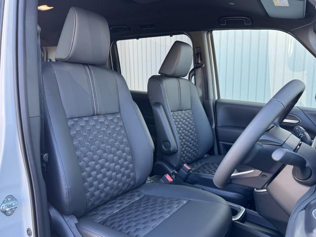 ヴォクシー 　改良モデル　１０．５型コネクトナビ　３眼ＬＥＤヘッドライト　快適利便パッケージＨｉ　トヨタチームメイト　アドバンストパーク　デジタルインナーミラー　後席シートヒーター　純正１７インチＡＷ（31枚目）