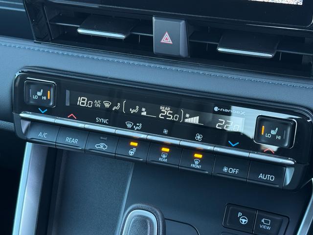 ヴォクシー 　改良モデル　１０．５型コネクトナビ　３眼ＬＥＤヘッドライト　快適利便パッケージＨｉ　トヨタチームメイト　アドバンストパーク　デジタルインナーミラー　後席シートヒーター　純正１７インチＡＷ（45枚目）