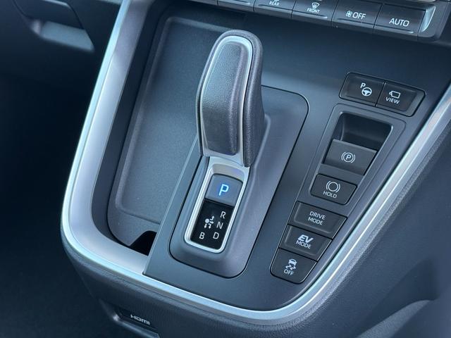 ヴォクシー 　改良モデル　１０．５型コネクトナビ　３眼ＬＥＤヘッドライト　快適利便パッケージＨｉ　トヨタチームメイト　アドバンストパーク　デジタルインナーミラー　後席シートヒーター　純正１７インチＡＷ（46枚目）