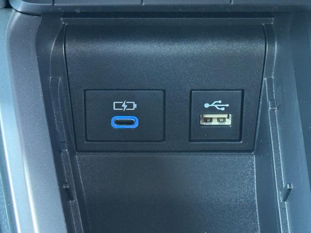 ヴォクシー 　改良モデル　１０．５型コネクトナビ　３眼ＬＥＤヘッドライト　快適利便パッケージＨｉ　トヨタチームメイト　アドバンストパーク　デジタルインナーミラー　後席シートヒーター　純正１７インチＡＷ（49枚目）