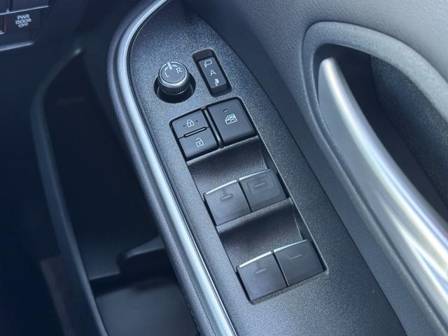 ヴォクシー 　改良モデル　１０．５型コネクトナビ　３眼ＬＥＤヘッドライト　快適利便パッケージＨｉ　トヨタチームメイト　アドバンストパーク　デジタルインナーミラー　後席シートヒーター　純正１７インチＡＷ（55枚目）