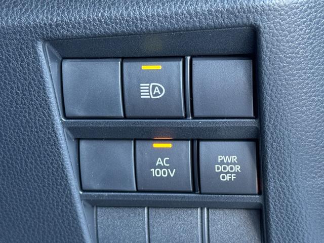 ヴォクシー 　改良モデル　１０．５型コネクトナビ　３眼ＬＥＤヘッドライト　快適利便パッケージＨｉ　トヨタチームメイト　アドバンストパーク　デジタルインナーミラー　後席シートヒーター　純正１７インチＡＷ（56枚目）