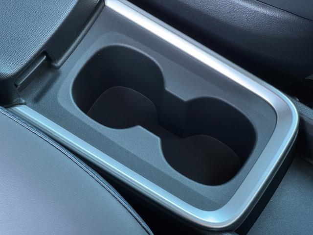 ヴォクシー 　改良モデル　１０．５型コネクトナビ　３眼ＬＥＤヘッドライト　快適利便パッケージＨｉ　トヨタチームメイト　アドバンストパーク　デジタルインナーミラー　後席シートヒーター　純正１７インチＡＷ（65枚目）