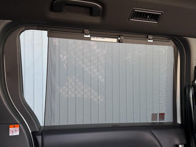 ヴォクシー 　改良モデル　１０．５型コネクトナビ　３眼ＬＥＤヘッドライト　快適利便パッケージＨｉ　トヨタチームメイト　アドバンストパーク　デジタルインナーミラー　後席シートヒーター　純正１７インチＡＷ（67枚目）