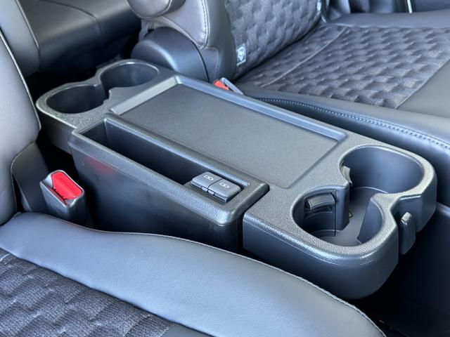 ヴォクシー 　改良モデル　１０．５型コネクトナビ　３眼ＬＥＤヘッドライト　快適利便パッケージＨｉ　トヨタチームメイト　アドバンストパーク　デジタルインナーミラー　後席シートヒーター　純正１７インチＡＷ（69枚目）