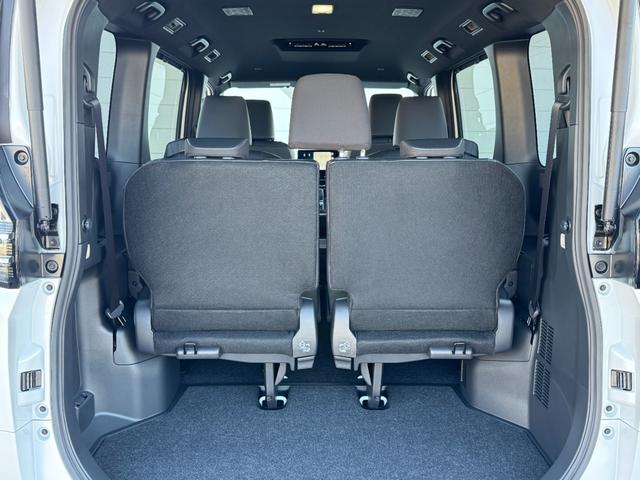 ヴォクシー 　改良モデル　１０．５型コネクトナビ　３眼ＬＥＤヘッドライト　快適利便パッケージＨｉ　トヨタチームメイト　アドバンストパーク　デジタルインナーミラー　後席シートヒーター　純正１７インチＡＷ（71枚目）