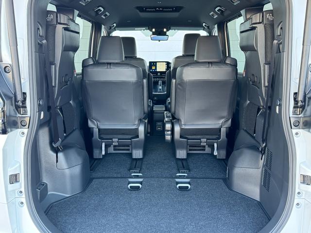 ヴォクシー 　改良モデル　１０．５型コネクトナビ　３眼ＬＥＤヘッドライト　快適利便パッケージＨｉ　トヨタチームメイト　アドバンストパーク　デジタルインナーミラー　後席シートヒーター　純正１７インチＡＷ（72枚目）