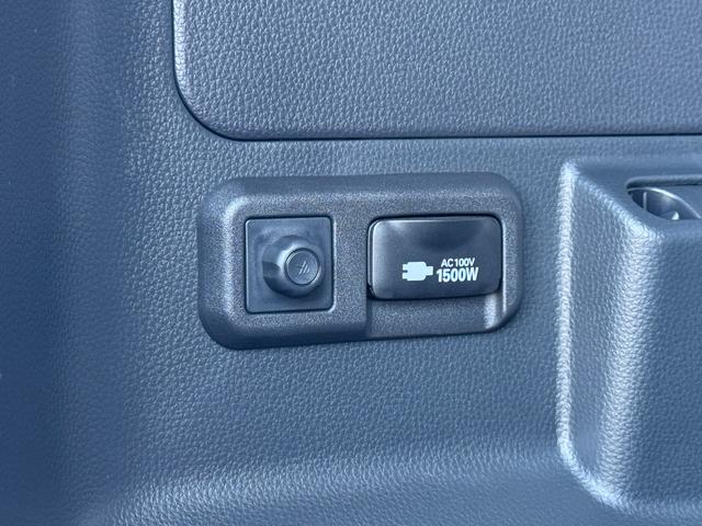 ヴォクシー 　改良モデル　１０．５型コネクトナビ　３眼ＬＥＤヘッドライト　快適利便パッケージＨｉ　トヨタチームメイト　アドバンストパーク　デジタルインナーミラー　後席シートヒーター　純正１７インチＡＷ（75枚目）