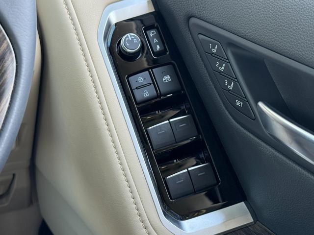 ランドクルーザー ＺＸ　モデリスタエアロ＋リヤスポイラー　１２．３型ＪＢＬコネクトナビ　リヤエンター　クールＢＯＸ　電動リヤデフロック　１２．３ＴＦＴカラーメーター　ブラックルーフレール　電動格納式サードシート　純正１８ＡＷ（68枚目）