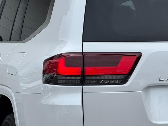ランドクルーザー ＺＸ　内装ベージュ　モデリスタエアロ　１２．３型ＪＢＬナビ　リヤエンター　クールＢＯＸ　寒冷地仕様　空気圧センサー　電動リヤデフロック　トノカバー　電動格納サードシート　アクセサリーコンセント　純正２０ＡＷ（24枚目）