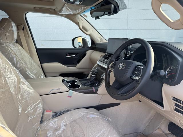 ランドクルーザー ＺＸ　内装ベージュ　モデリスタエアロ　１２．３型ＪＢＬナビ　リヤエンター　クールＢＯＸ　寒冷地仕様　空気圧センサー　電動リヤデフロック　トノカバー　電動格納サードシート　アクセサリーコンセント　純正２０ＡＷ（31枚目）