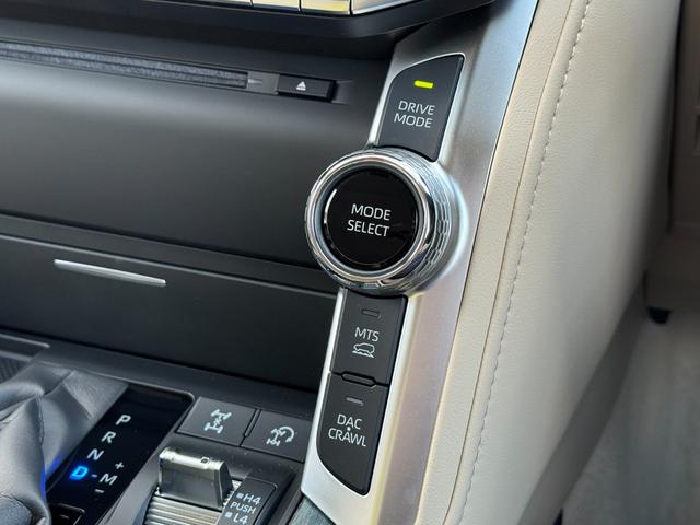 ランドクルーザー ＺＸ　内装ベージュ　モデリスタエアロ　１２．３型ＪＢＬナビ　リヤエンター　クールＢＯＸ　寒冷地仕様　空気圧センサー　電動リヤデフロック　トノカバー　電動格納サードシート　アクセサリーコンセント　純正２０ＡＷ（57枚目）