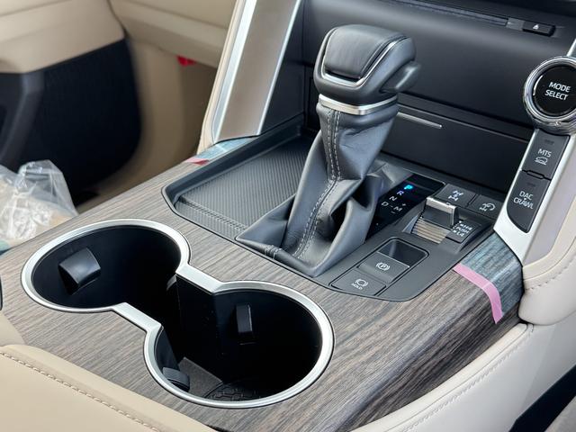 ランドクルーザー ＺＸ　内装ベージュ　モデリスタエアロ　１２．３型ＪＢＬナビ　リヤエンター　クールＢＯＸ　寒冷地仕様　空気圧センサー　電動リヤデフロック　トノカバー　電動格納サードシート　アクセサリーコンセント　純正２０ＡＷ（58枚目）
