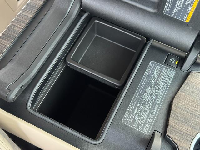 ランドクルーザー ＺＸ　内装ベージュ　モデリスタエアロ　１２．３型ＪＢＬナビ　リヤエンター　クールＢＯＸ　寒冷地仕様　空気圧センサー　電動リヤデフロック　トノカバー　電動格納サードシート　アクセサリーコンセント　純正２０ＡＷ（61枚目）