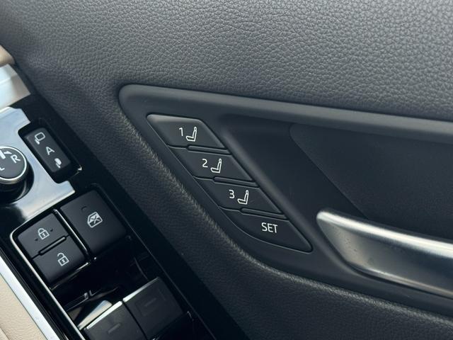 ランドクルーザー ＺＸ　内装ベージュ　モデリスタエアロ　１２．３型ＪＢＬナビ　リヤエンター　クールＢＯＸ　寒冷地仕様　空気圧センサー　電動リヤデフロック　トノカバー　電動格納サードシート　アクセサリーコンセント　純正２０ＡＷ（63枚目）