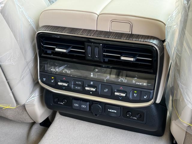 ランドクルーザー ＺＸ　内装ベージュ　モデリスタエアロ　１２．３型ＪＢＬナビ　リヤエンター　クールＢＯＸ　寒冷地仕様　空気圧センサー　電動リヤデフロック　トノカバー　電動格納サードシート　アクセサリーコンセント　純正２０ＡＷ（67枚目）