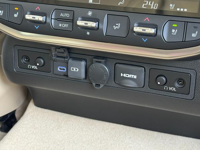 ランドクルーザー ＺＸ　内装ベージュ　モデリスタエアロ　１２．３型ＪＢＬナビ　リヤエンター　クールＢＯＸ　寒冷地仕様　空気圧センサー　電動リヤデフロック　トノカバー　電動格納サードシート　アクセサリーコンセント　純正２０ＡＷ（68枚目）