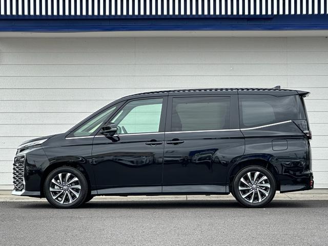 ヴォクシー ハイブリッドＳ－Ｚ　１０．５型コネクトナビ　三眼ＬＥＤヘッドランプ　両側電動スライドドア　　シートヒーター　アクセサリーコンセント　レーダークルーズコントロール　ＣＤ／ＤＶＤ　ＥＴＣ２．０　ＨＤＭＩ入力端子　純正１７ＡＷ（8枚目）