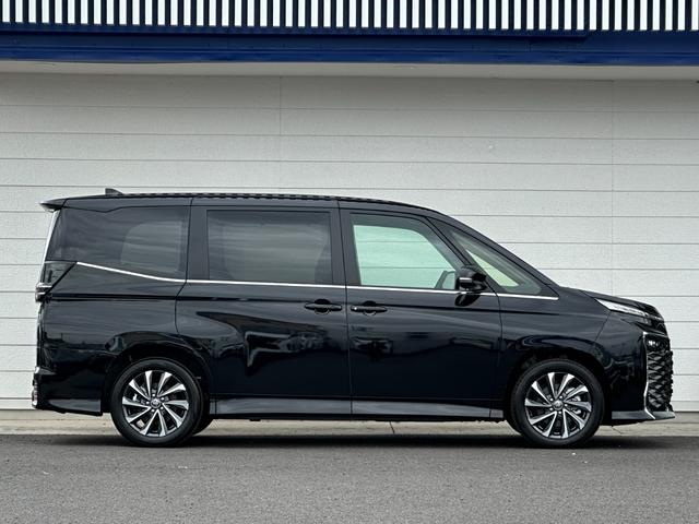 ヴォクシー ハイブリッドＳ－Ｚ　１０．５型コネクトナビ　三眼ＬＥＤヘッドランプ　両側電動スライドドア　　シートヒーター　アクセサリーコンセント　レーダークルーズコントロール　ＣＤ／ＤＶＤ　ＥＴＣ２．０　ＨＤＭＩ入力端子　純正１７ＡＷ（9枚目）