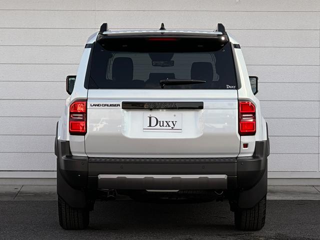 ランドクルーザー２５０ ＺＸファーストエディション　内装ブラウン　丸目ヘッドランプ　１４型コネクトナビ　ＪＢＬプレミアムサウンド　デジタルインナーミラー　アドバンストドライブ　電動格納サードシート　シートメモリ　置くだけ充電　ＡＣ１００Ｖ　純正１８ＡＷ（5枚目）